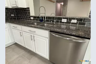 2252 Hawk Drive, New Braunfels, TX 78130 - Photo 13