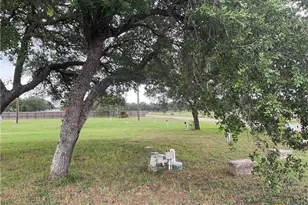 46 Co Rd 400, Yoakum, TX 77995 - Photo 11