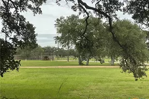 46 Co Rd 400, Yoakum, TX 77995 - Photo 5