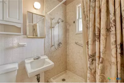 409 E Bowie Street, Luling, TX 78648 - Photo 13