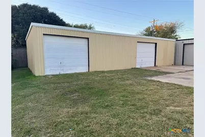 9605 N Navarro Street, Victoria, TX 77904 - Photo 13