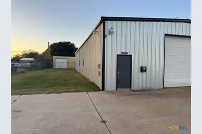 9605 N Navarro Street, Victoria, TX 77904 - Photo 3