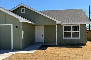 1710 E Ave J, Lampasas, TX 76550 - Photo 3