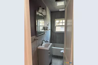 602 & 606 E Clayton Street, Cuero, TX 77954 - Photo 11