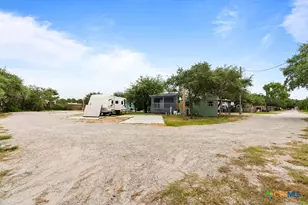 914 916 918 Mission St, Rockport, TX 78382 - Photo 11