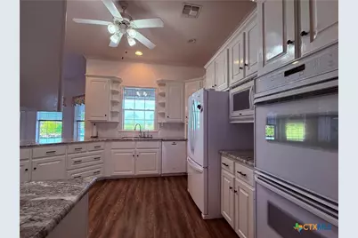 868 Shannon Lane, Port Lavaca, TX 77979 - Photo 7