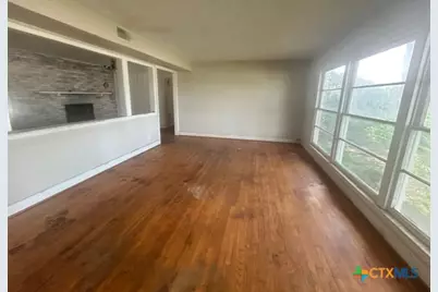 702 E Mesquite Lane, Victoria, TX 77901 - Photo 5