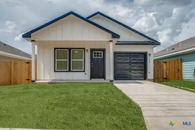 228 W Martindale, Seguin, TX 78155 - Photo 3