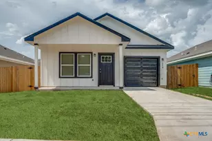 228 W Martindale, Seguin, TX 78155 - Photo 3