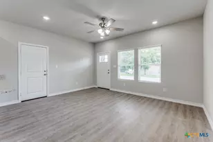 228 W Martindale, Seguin, TX 78155 - Photo 5