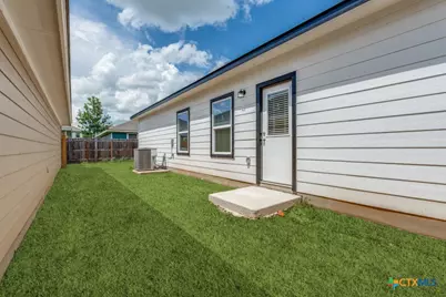 228 W Martindale, Seguin, TX 78155 - Photo 23