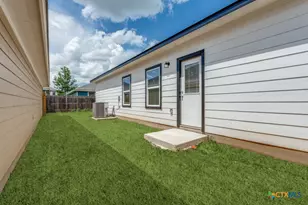 228 W Martindale, Seguin, TX 78155 - Photo 23