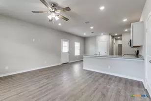 228 W Martindale, Seguin, TX 78155 - Photo 7