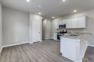 228 W Martindale, Seguin, TX 78155 - Photo 9