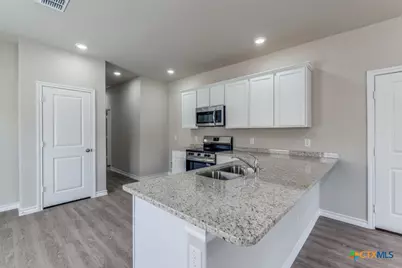 228 W Martindale, Seguin, TX 78155 - Photo 13