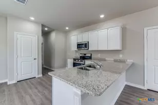 228 W Martindale, Seguin, TX 78155 - Photo 13