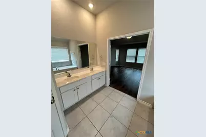 724 Stonemanor, Seguin, TX 78155 - Photo 5