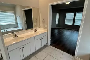 724 Stonemanor, Seguin, TX 78155 - Photo 5