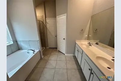 724 Stonemanor, Seguin, TX 78155 - Photo 7