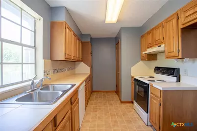 204 Westwood Street #B, Victoria, TX 77901 - Photo 5