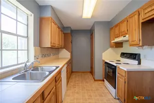 204 Westwood St, Victoria, TX 77901 - Photo 5