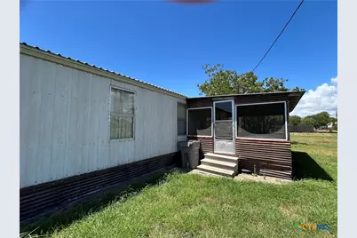 204 N 4th Street, Seadrift, TX 77983 - Photo 3