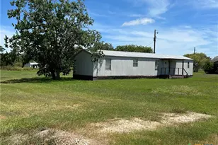 204 N 4th St, Seadrift, TX 77983 - Photo 17