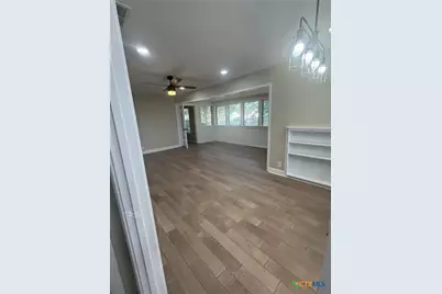 1311 E Park Avenue, Victoria, TX 77901 - Photo 7