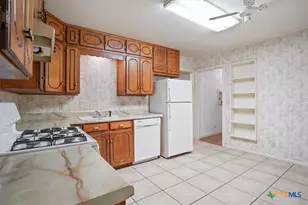 205 W Walker Ave, Temple, TX 76501 - Photo 11