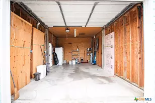 214 E Bay Ave, Seadrift, TX 77983 - Photo 27