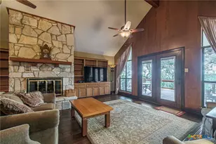 560 Bluff Ridge Ct, New Braunfels, TX 78132 - Photo 3