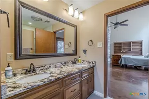 560 Bluff Ridge Ct, New Braunfels, TX 78132 - Photo 23