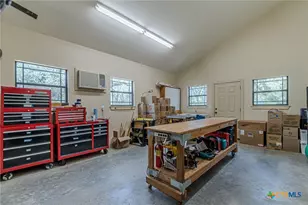 560 Bluff Ridge Ct, New Braunfels, TX 78132 - Photo 35