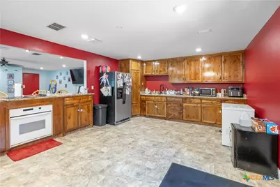 219 Burt, Yoakum, TX 77995 - Photo 5