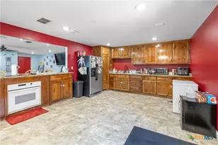 219 Burt, Yoakum, TX 77995 - Photo 5