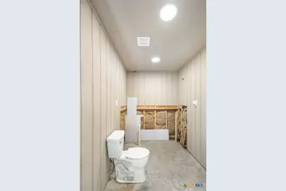 219 Burt, Yoakum, TX 77995 - Photo 21