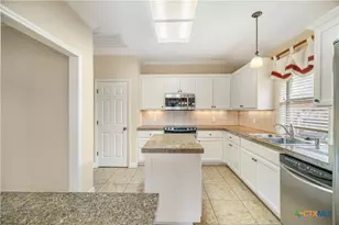 322 Green Gable Dr, Victoria, TX 77904 - Photo 9