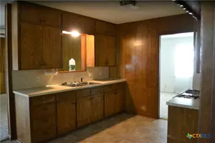 2202 S 53rd St, Temple, TX 76504 - Photo 9