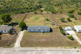 240 Broward Ave, Marion, TX 78124 - Photo 3