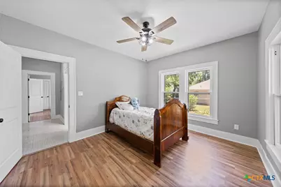 617 N Beal Street, Belton, TX 76513 - Photo 9