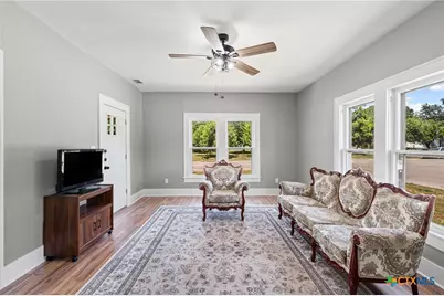 617 N Beal Street, Belton, TX 76513 - Photo 11