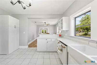 617 N Beal Street, Belton, TX 76513 - Photo 17