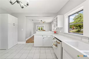 617 N Beal St, Belton, TX 76513 - Photo 17