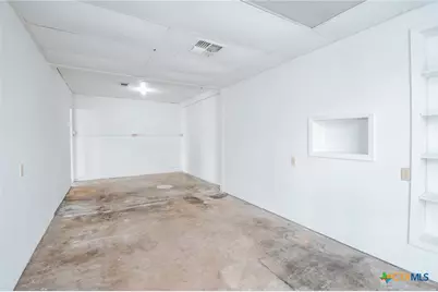 305 N Laurent Street, Victoria, TX 77901 - Photo 31