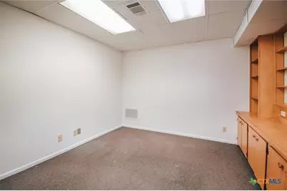 305 N Laurent Street, Victoria, TX 77901 - Photo 19