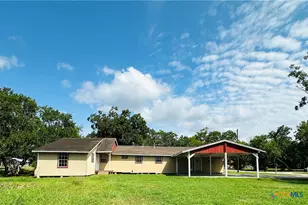 311 Carver St, Edna, TX 77957 - Photo 1