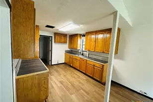 311 Carver St, Edna, TX 77957 - Photo 5