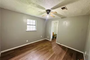 311 Carver St, Edna, TX 77957 - Photo 13