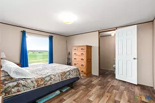 2998 County Rd 302, Floresville, TX 78114 - Photo 25