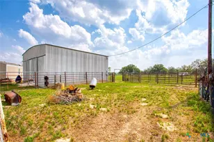 2998 County Rd 302, Floresville, TX 78114 - Photo 11